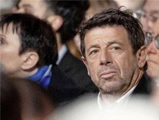 Closer 1096 Après sa garde à vue pour des plaintes pour viols, il fait face aux juges