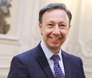 Closer 1097 Il serait la nouvelle égérie de Tinder