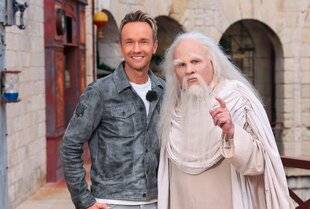Closer 1098 Cyril Féraud fait ses premiers pas de présentateur au fort Boyard