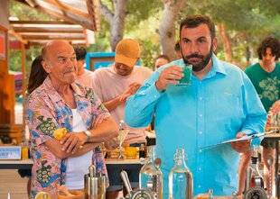 Closer 1098 Marie Fugain fait son retour pour le 20e anniversaire de “Camping Paradis” !