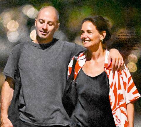 Closer 1102 Katie Holmes SON NOUVEAU MEC a 9 ans de moins qu’elle !