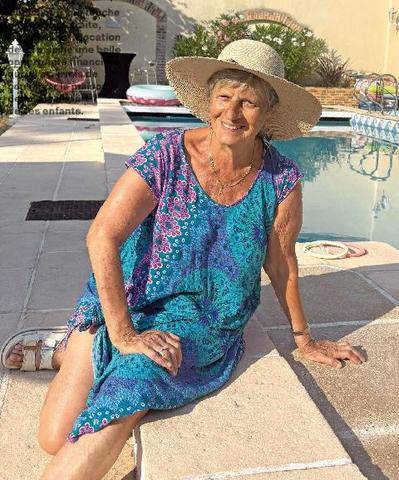 Closer 1104 DOMINIQUE “Je gagne 4 000 euros chaque été en louant ma piscine à des particuliers”