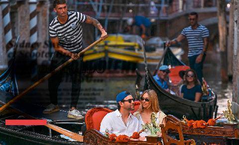 Closer 1109 Sydney Sweeney et Scooter Braun ILS SE GONDOLENT à Venise…