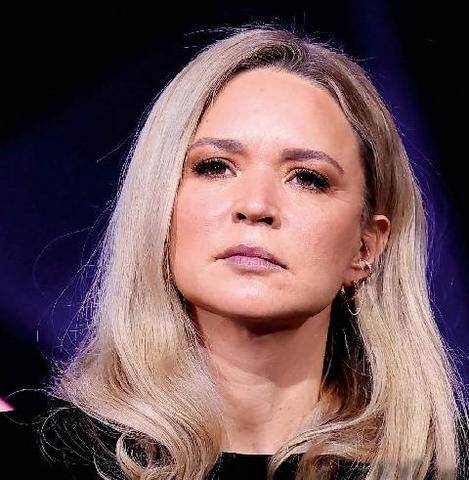 Closer 1109 Virginie Efira VICTIME DE LA DIFFUSION d’une vidéo intime…