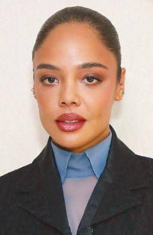 Closer 1110 LE BEAUTY LOOK de Tessa Thompson