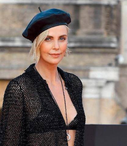 Closer 1112 7 STARS qui en ont sous le béret CHAPEAU BAS, LES ARTISTES !