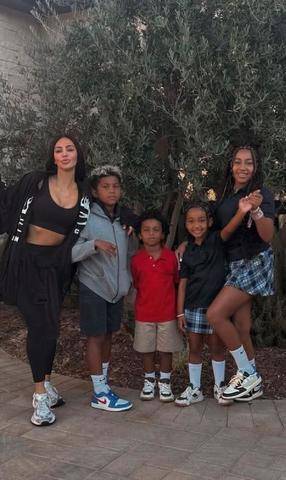 Closer 1113 KIM KARDASHIAN A PLUS DE NOUNOUS QUE D’ENFANTS…