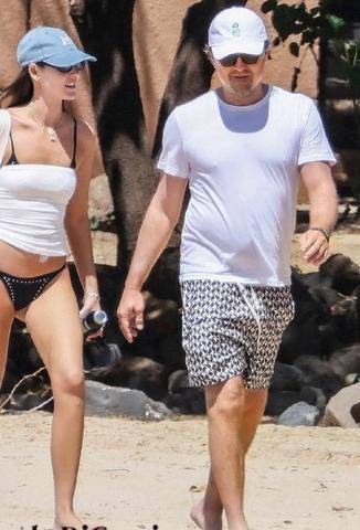 Closer 1114 Leonardo DiCaprio À HAWAÏ, il joue les ex-symbols…