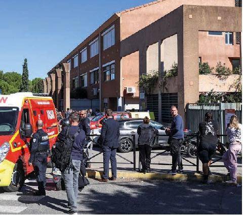 Closer 1114 Un collégien tire au fusil de chasse sur le principal et une enseignante de son collège