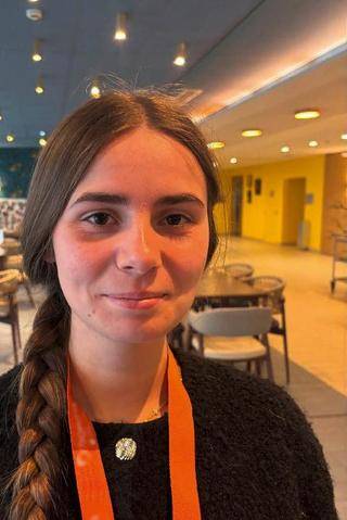 Closer 1115 LOUNA “A 18 ans, je vis gratuitement auprès de personnes âgées et nos liens sont très forts”