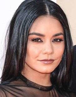 Closer 762 VANESSA HUDGENS ET AUSTIN BUTLER