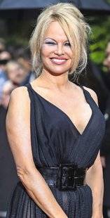 Closer 763 Elle s'est mariée en secret à un producteur de 74 ans