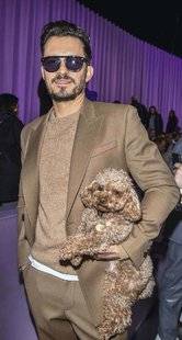 Closer 768 Orlando Bloom
Dog couture