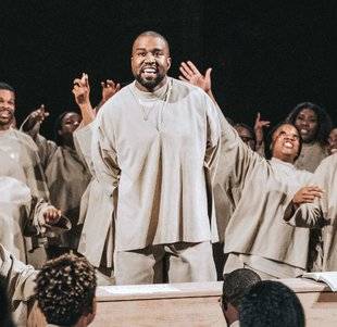 Closer 769 Sa messe gospel, à Paris, fait polémique
