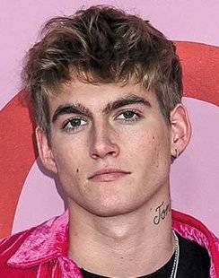 Closer 779 PRESLEY GERBER ET SYDNEY BROOKE