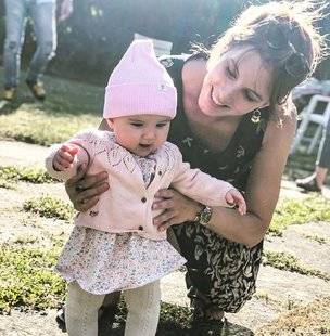 Closer 783 Elle dévoile enfin le visage de sa petite fille