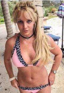 Closer 784 Britney Spears Nouvelle hair…