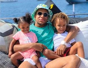 Closer 784 Kylian Mbappé Champion du monde des câlins