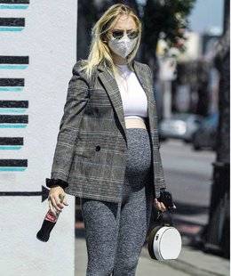 Closer 785 Sophie Turner Bébé is coming