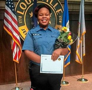 Closer 785 La mort de l'aide-soignante Breonna Taylor : l'autre bavure policière qui choque l'Amérique