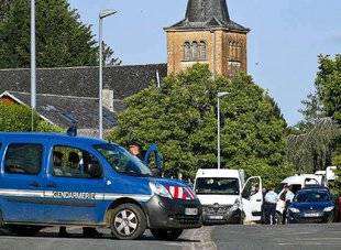 Closer 785 Disparition d'Estelle Mouzin : 50 gendarmes fouillent les résidences de Fourniret