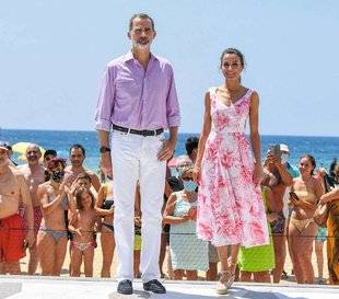 Closer 787 Felipe VI et la reine Letizia d'Espagne Exposition royale