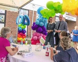 Closer 787 Kate Middleton et le prince William Aux petits soins avec les soignants !
