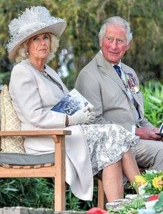 Closer 793 Le prince Charles et Camilla Parker Bowles Histoire beige