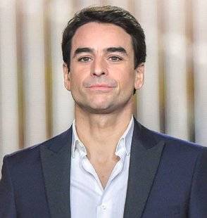 Closer 798 IL VA REPRENDRE LES RÊNES DU 13 HEURES DE FRANCE 2