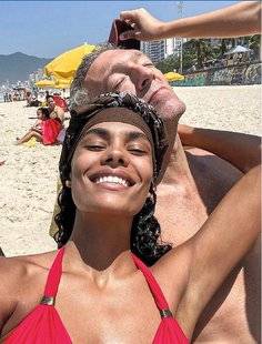 Closer 804 Tina Kunakey et Vincent Cassel Rio de Confinao