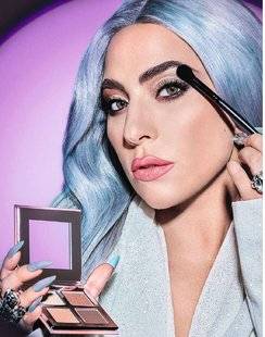 Closer 806 Lady Gaga : autopromo maquillée