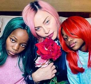 Closer 810 United colors of Madonna