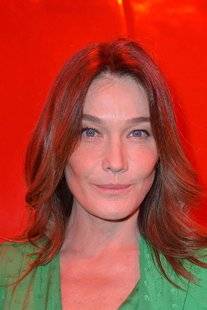 Closer 810 Carla Bruni