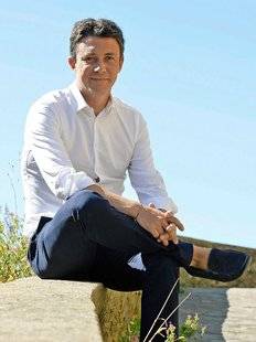 Closer 810 Il arrête la politique pour le bien de son couple