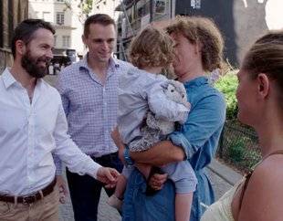 Télé Star 2208 '' Élever un enfant à quatre, c'est magnifique ''
