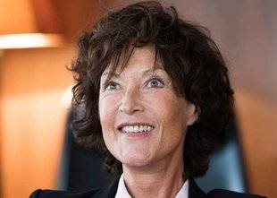 Télé Star 2216 Élisabeth tombe de haut