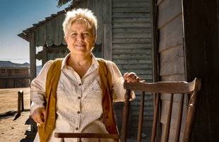 Télé Star 2218 '' J'ai marché dans les pas de Clint Eastwood ! ''