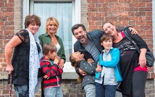 Télé Star 2219 Stéphane Plaza met une famille à l'abri