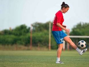 Télé Star 2226 En France, le foot féminin en plein boom