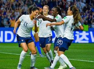Télé Star 2231 Le foot féminin crie victoire !