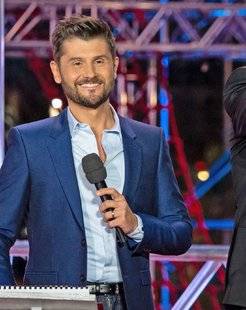 Télé Star 2233 Christophe Beaugrand 'Je fête mes 20 ans de télé cette année''