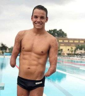 Télé Star 2242 ''La natation m'a aidé à m'accepter et à oublier mon handicap''