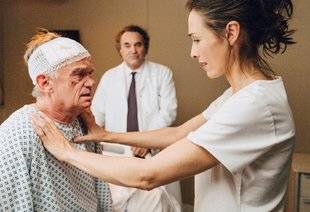 Télé Star 2248 Une (vraie) médecin urgentiste supervise la série