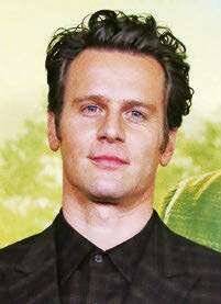 Télé Star 2434 Jonathan Groff chez le docteur