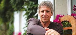 Télé Star 2436 Yves Duteil “ Avec Noëlle, ma femme, on a connu aussi des menaces ”