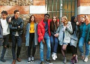 Télé Star 2437 SKAM France