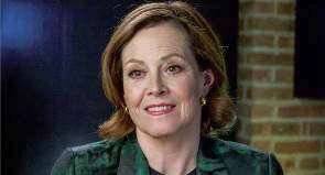 Télé Star 2494 Sigourney Weaver, héroïne de style
