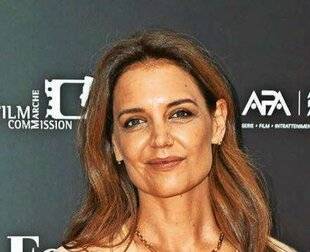 Télé Star 2497 Katie Holmes fait tapis