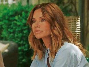 Télé Star 2499 Chloé fouille son passé