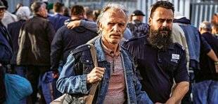 Télé Star 2545 Les détenus prennent l'air